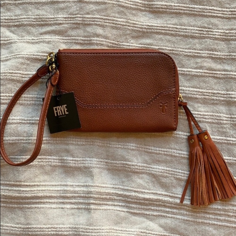 Frye Paige wristlet. NEW WITH TAGS!!!!